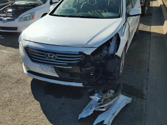 5NPE24AF0GH401927 - 2016 HYUNDAI SONATA SE WHITE photo 9