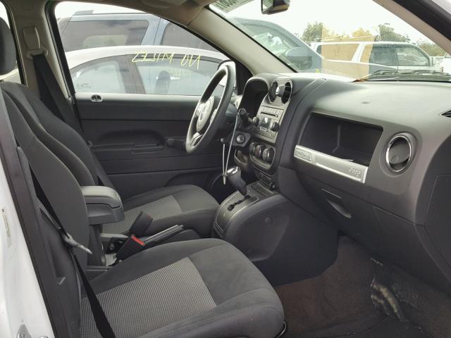 1C4NJDBB1ED827353 - 2014 JEEP COMPASS SP თეთრი ფოტო 5