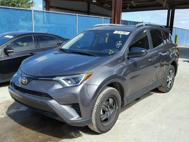 2T3ZFREV4HW356019 - 2017 TOYOTA RAV4 灰色 照片 2
