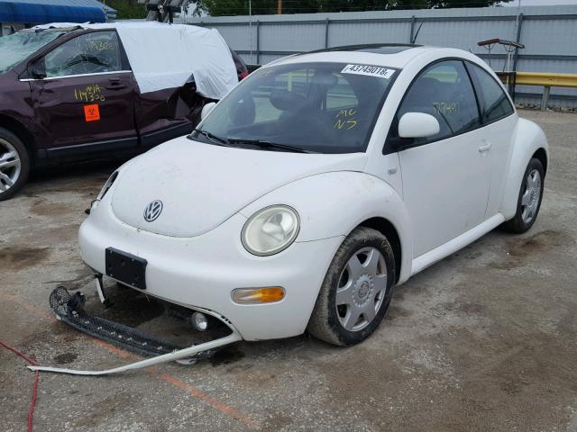 3VWDD21C8YM467974 - 2000 VOLKSWAGEN NEW BEETLE WHITE photo 2