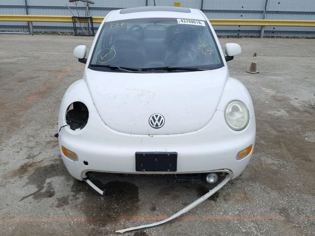 3VWDD21C8YM467974 - 2000 VOLKSWAGEN NEW BEETLE WHITE photo 9