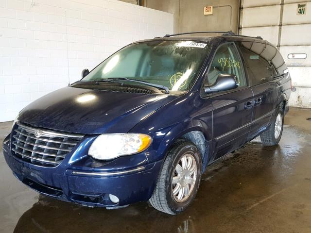 2C4GP54LX5R402665 - 2005 CHRYSLER TOWN & CTY BLUE photo 2