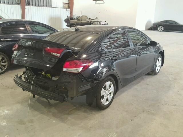 3KPFK4A7XHE028544 - 2017 KIA FORTE BLACK photo 4