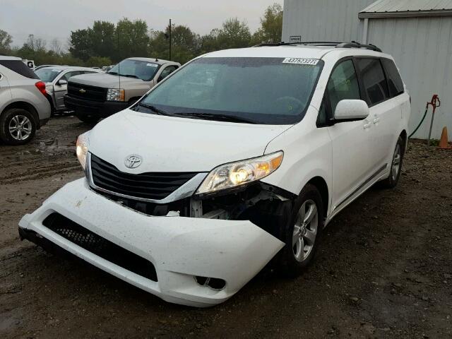 5TDKK3DC5BS082784 - 2011 TOYOTA SIENNA WHITE photo 2