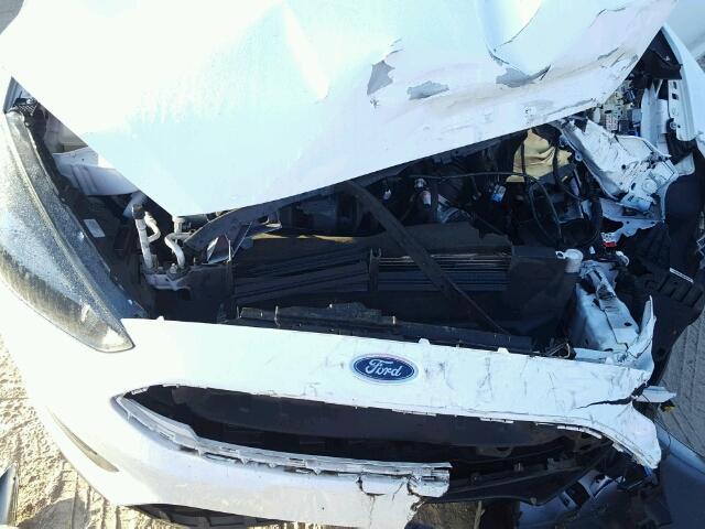 1FADP3F24FL228166 - 2015 FORD FOCUS SE WHITE photo 7