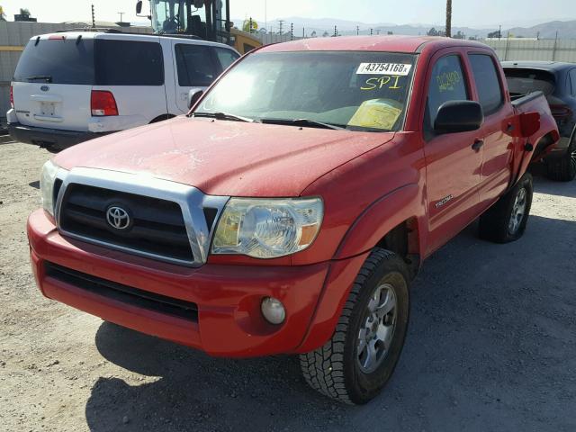 5TEJU62N27Z446200 - 2007 TOYOTA TACOMA DOU RED photo 2