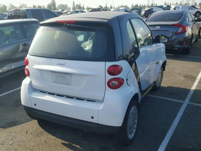 WMEEJ3BA3BK478190 - 2011 SMART FORTWO PUR WHITE photo 4