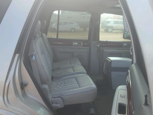 5LMFU28R34LJ38934 - 2004 LINCOLN NAVIGATOR GOLD photo 6