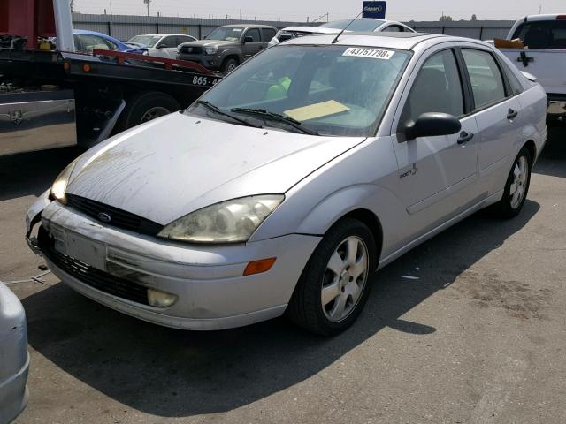 1FAFP38322W322442 - 2002 FORD FOCUS ZTS SILVER photo 2