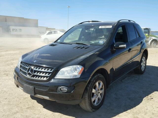 4JGBB86E97A235632 - 2007 MERCEDES-BENZ ML BLACK photo 2