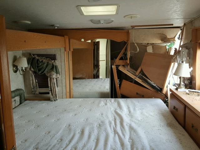 4YDF347245D515368 - 2005 KEYSTONE MONTANA WHITE photo 5