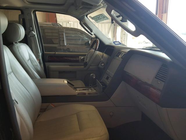 5LMFU27575LJ17956 - 2005 LINCOLN NAVIGATOR Schwarz Foto 5