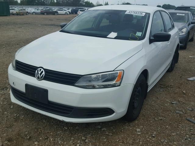 3VW2K7AJ5EM409339 - 2014 VOLKSWAGEN JETTA BASE WHITE photo 2