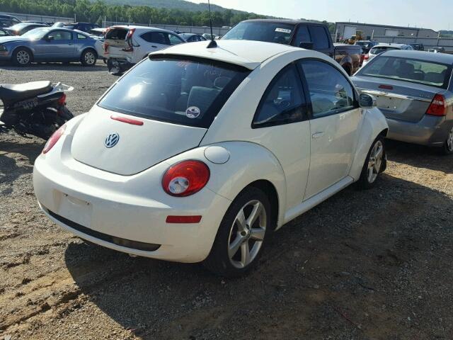 3VWFG31C58M521379 - 2008 VOLKSWAGEN NEW BEETLE WHITE photo 4