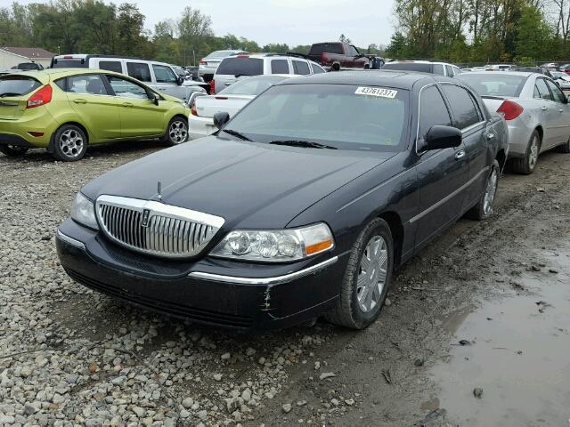 1LNHM82W05Y664276 - 2005 LINCOLN TOWN CAR BLACK photo 2