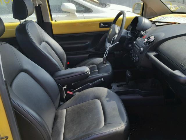 3VWPG3AG7AM020099 - 2010 VOLKSWAGEN NEW BEETLE YELLOW photo 5