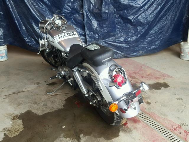 JH2RC44641M451602 - 2001 HONDA VT750 CD2 银色 照片 3