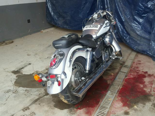 JH2RC44641M451602 - 2001 HONDA VT750 CD2 银色 照片 4