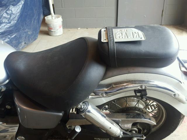 JH2RC44641M451602 - 2001 HONDA VT750 CD2 银色 照片 6