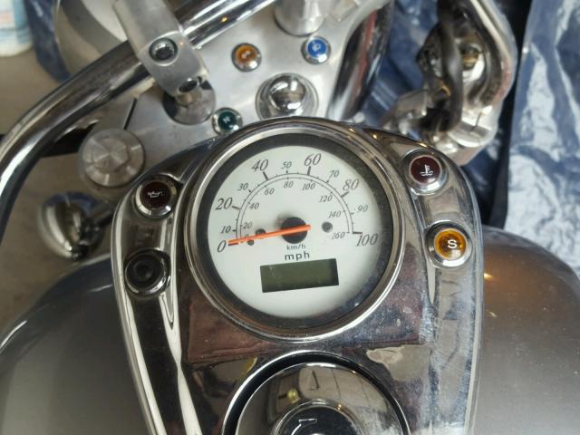 JH2RC44641M451602 - 2001 HONDA VT750 CD2 银色 照片 8