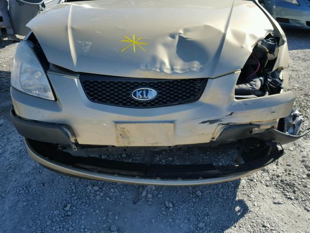 KNADE123686401400 - 2008 KIA RIO BASE GOLD photo 7