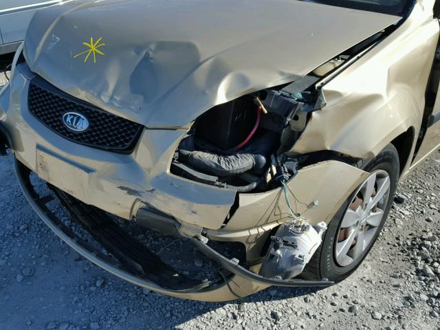 KNADE123686401400 - 2008 KIA RIO BASE GOLD photo 9