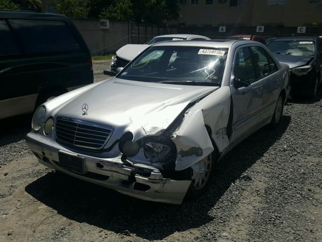 WDBJF65J6YB131245 - 2000 MERCEDES-BENZ E 320 SILVER photo 2