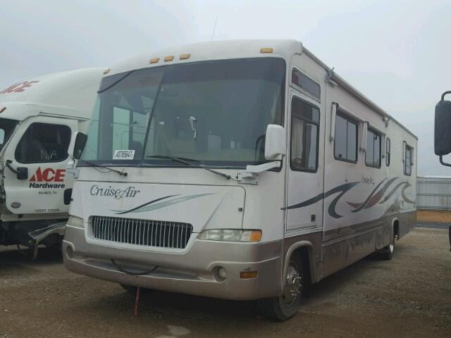 3FCNF53S2XJA30558 - 2000 CRUI MOTORHOME WHITE photo 2