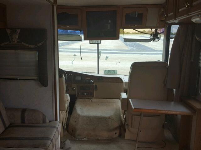 3FCNF53S2XJA30558 - 2000 CRUI MOTORHOME WHITE photo 5