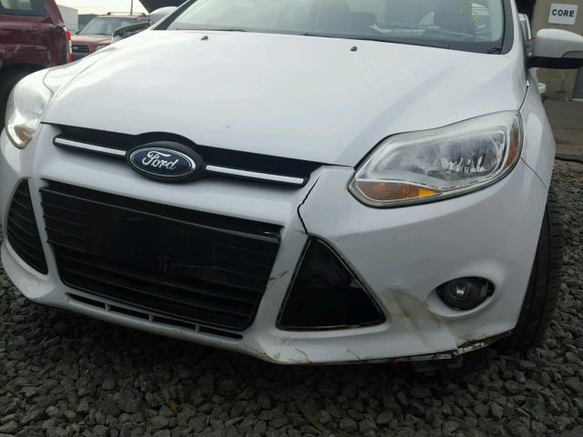 1FAHP3H21CL155915 - 2012 FORD FOCUS WHITE photo 10