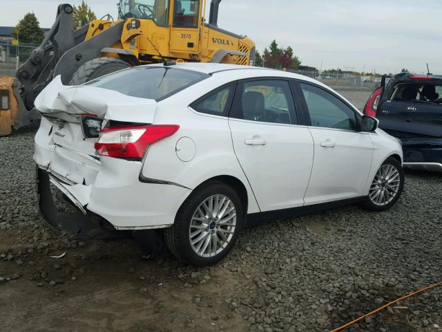 1FAHP3H21CL155915 - 2012 FORD FOCUS WHITE photo 4