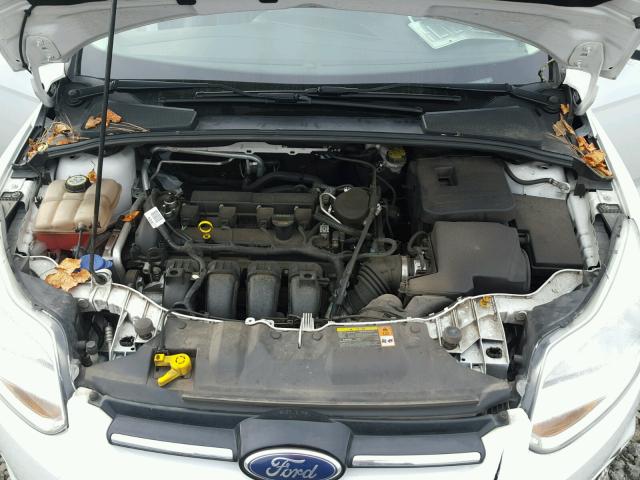 1FAHP3H21CL155915 - 2012 FORD FOCUS WHITE photo 7