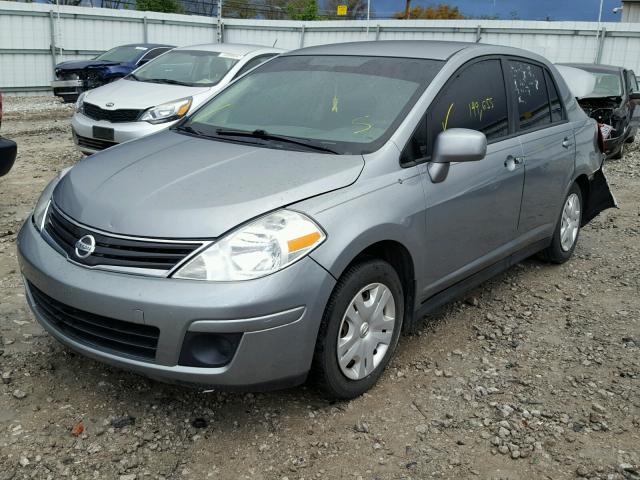 3N1BC1AP3AL394361 - 2010 NISSAN VERSA S GRAY photo 2