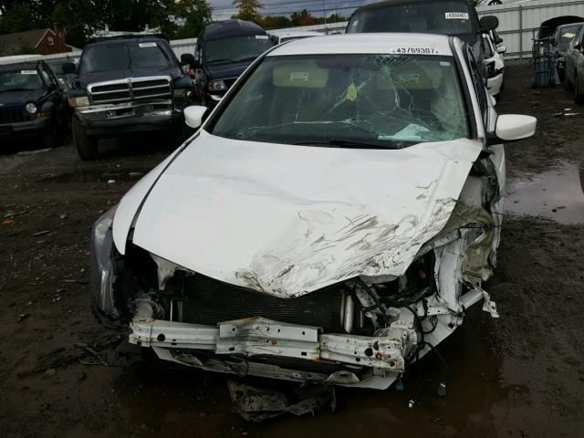 1HGCP2F66CA136696 - 2012 HONDA ACCORD SE WHITE photo 9