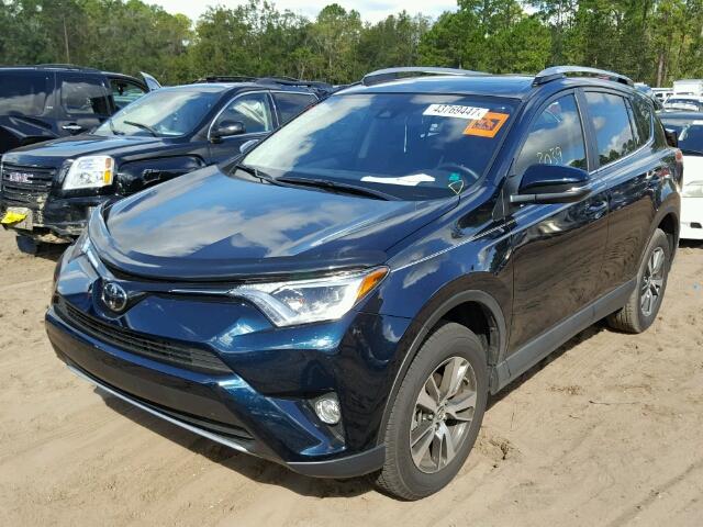 JTMWFREV9HJ712658 - 2017 TOYOTA RAV4 绿色 照片 2