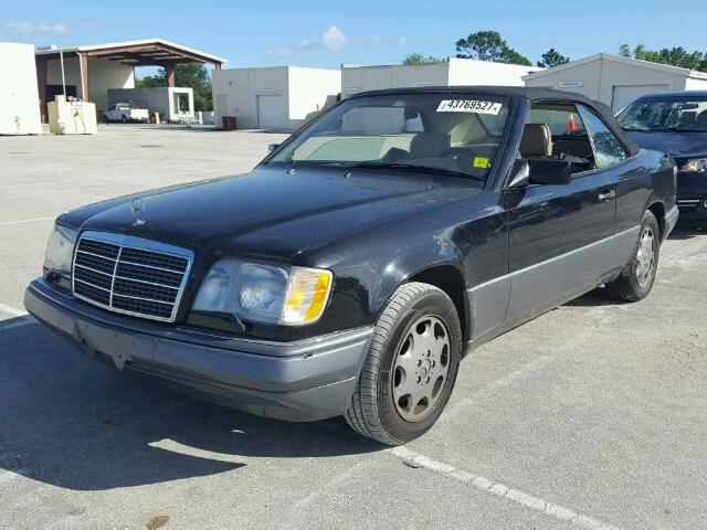 WDBEA66E6SC280841 - 1995 MERCEDES-BENZ E 320 BLACK photo 2