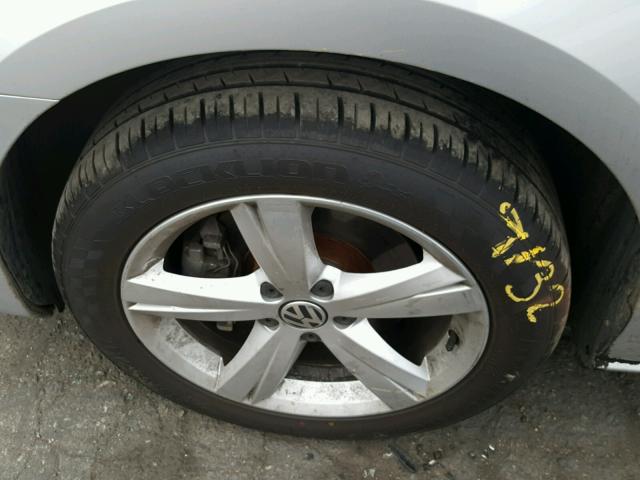 1VWAT7A32EC032190 - 2014 VOLKSWAGEN PASSAT S فضي صورة 9