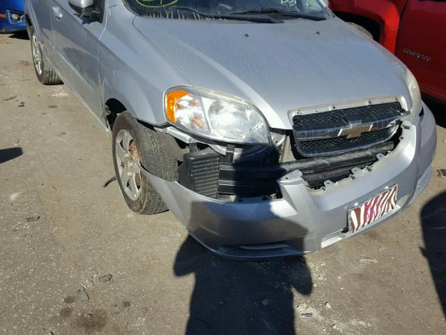 KL1TD5DE2AB076272 - 2010 CHEVROLET AVEO LS SILVER photo 9