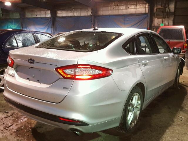 3FA6P0H71FR100081 - 2015 FORD FUSION SE SILVER photo 4