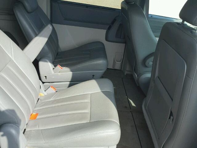 2A8HR54P08R719871 - 2008 CHRYSLER TOWN & COU SILVER photo 6