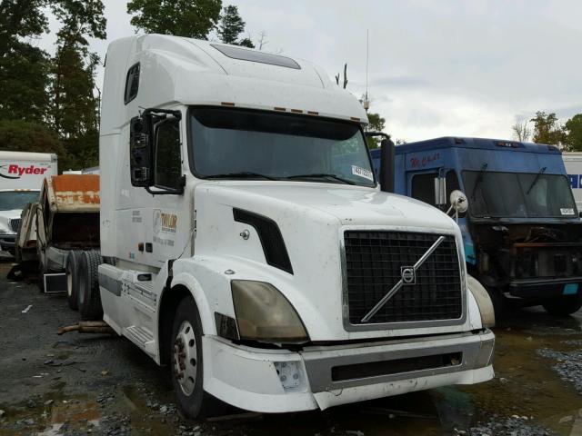 4V4NC9GH66N400805 - 2006 VOLVO VN WHITE photo 1