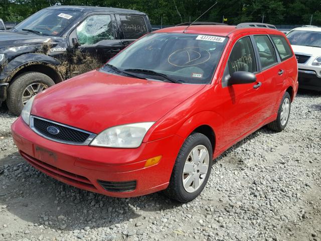 1FAFP36N67W163209 - 2007 FORD FOCUS ZXW RED photo 2