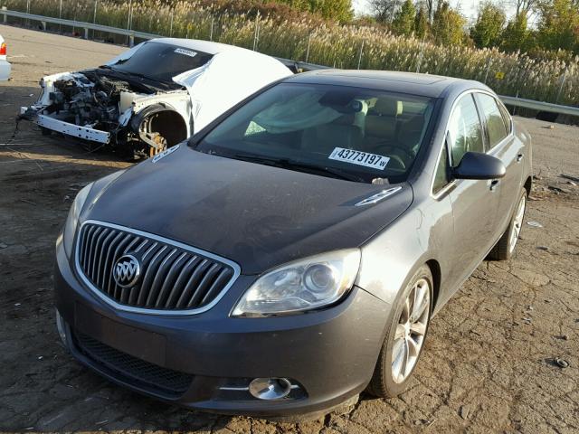 1G4PS5SK2D4211425 - 2013 BUICK VERANO GRAY photo 2