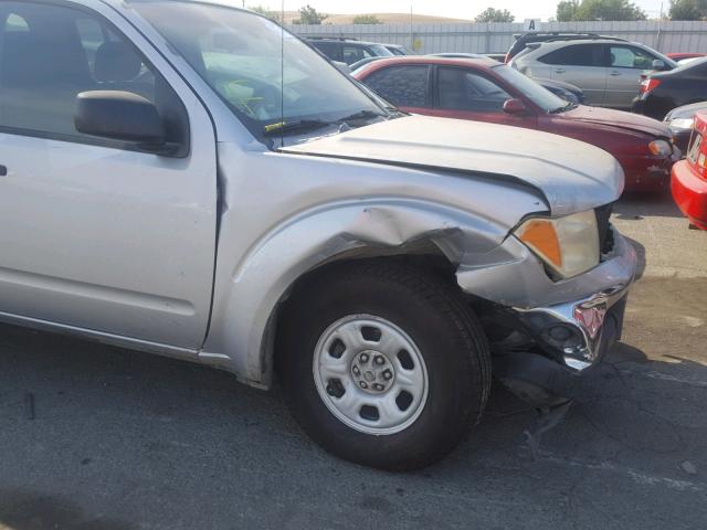 1N6AD07U37C418690 - 2007 NISSAN FRONTIER C SILVER photo 9