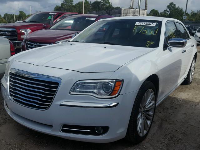 2C3CA5CG5BH580316 - 2011 CHRYSLER 300 WHITE photo 2