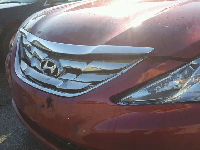 5NPEC4AC0BH265567 - 2011 HYUNDAI SONATA RED photo 8