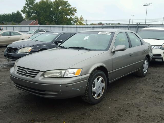 4T1BF22K7WU041644 - 1998 TOYOTA CAMRY CE GRAY photo 2