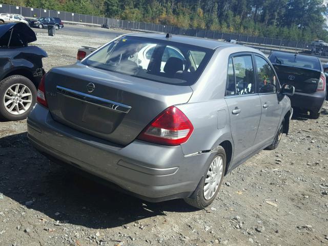 3N1BC11E68L390605 - 2008 NISSAN VERSA S GRAY photo 4