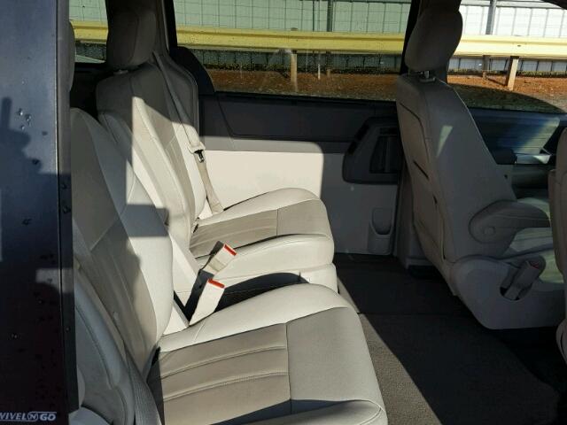 2A8HR54PX8R675328 - 2008 CHRYSLER TOWN & COU SILVER photo 6