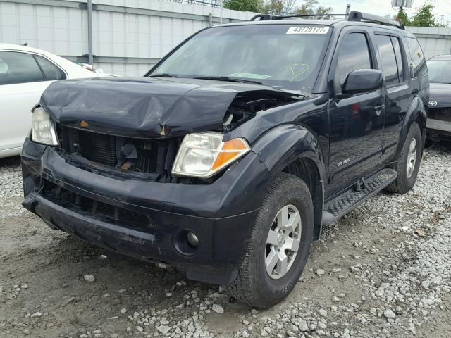 5N1AR18W75C718963 - 2005 NISSAN PATHFINDER BLACK photo 2